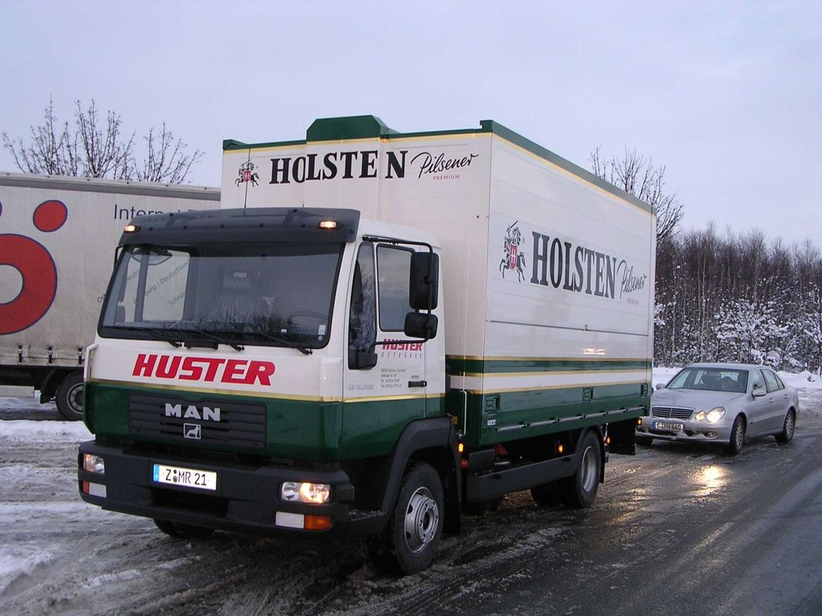 MAN Getränkekofferaufbau mit Ladebordwand für Getränketransporte