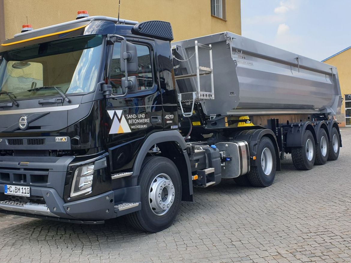 MEILLER Hinterkippsattelauflieger für Schüttguttransporte
