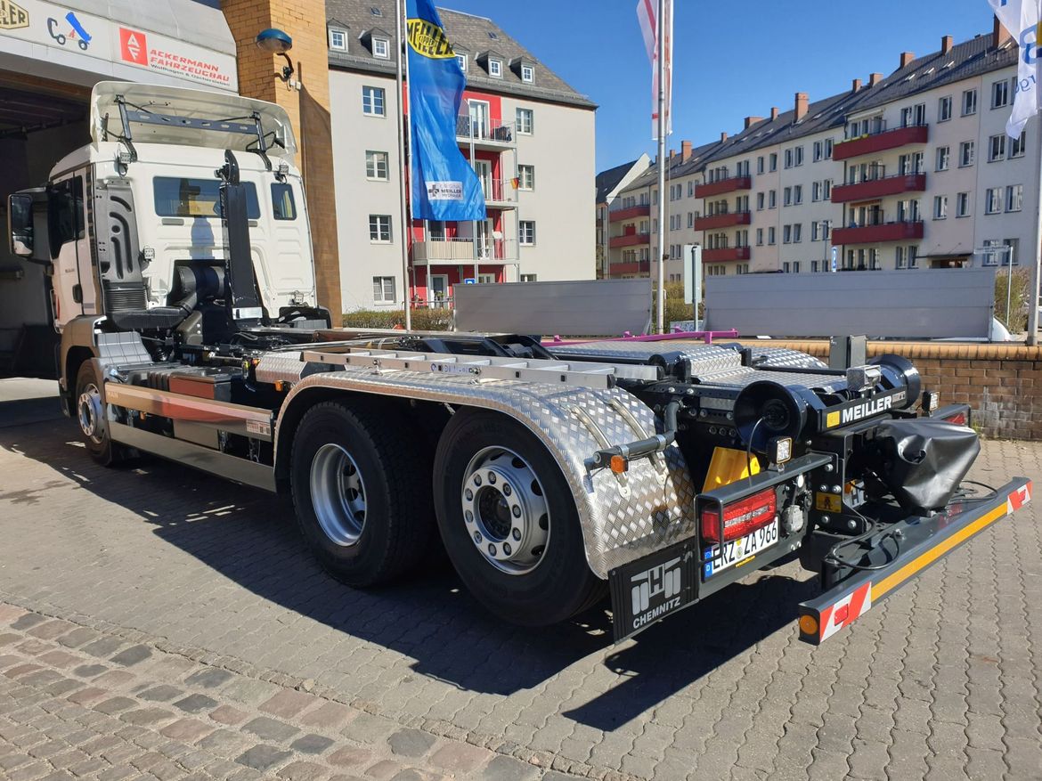 MAN Abrollkipper für Containertransporte