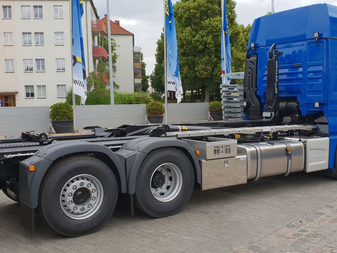 MAN Abrollkipper für Containertransporte