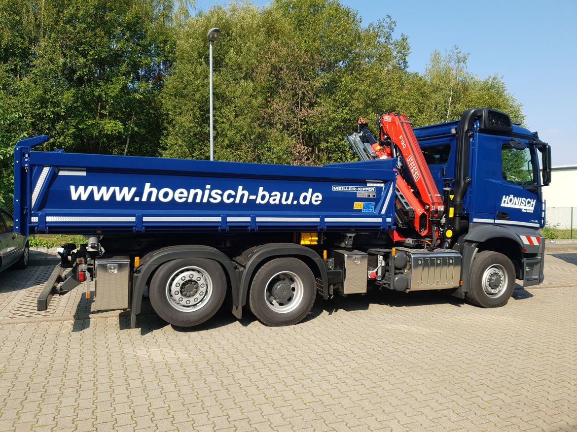 MB Dreiseitenkipper mit Ladekran für Schütt- und Stückguttransporte