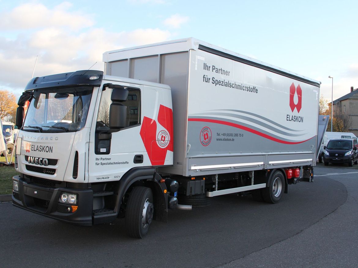 IVECO Pritsche mit Ladebordwand für Stückguttransporte
