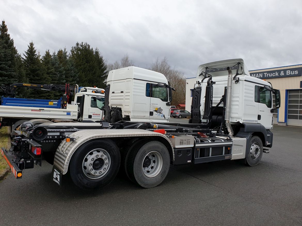 MAN Abrollkipper für Containertransporte