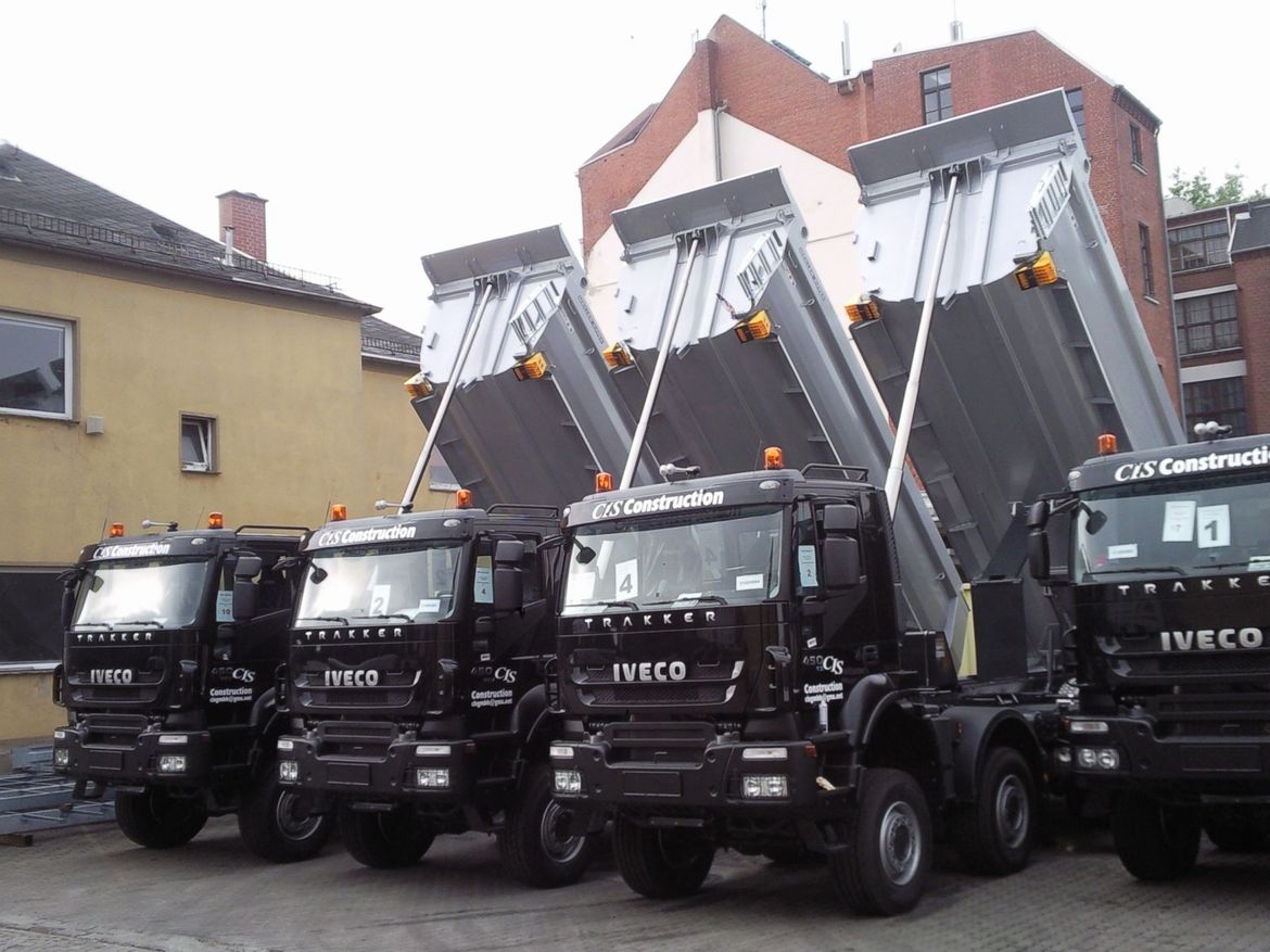 IVECO Halfpipe-Hinterkipper für Schüttguttransporte