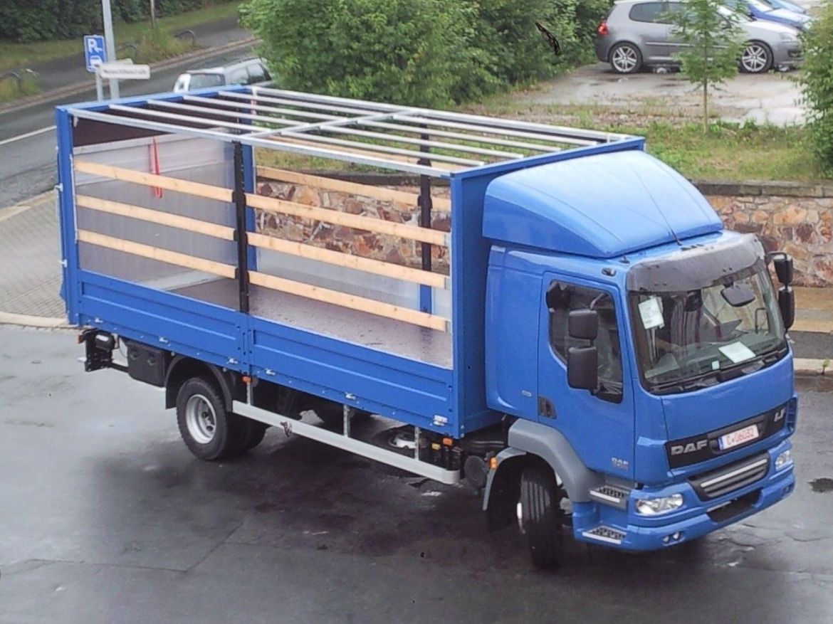 DAF Pritsche mit Ladebordwand für Stückguttransporte