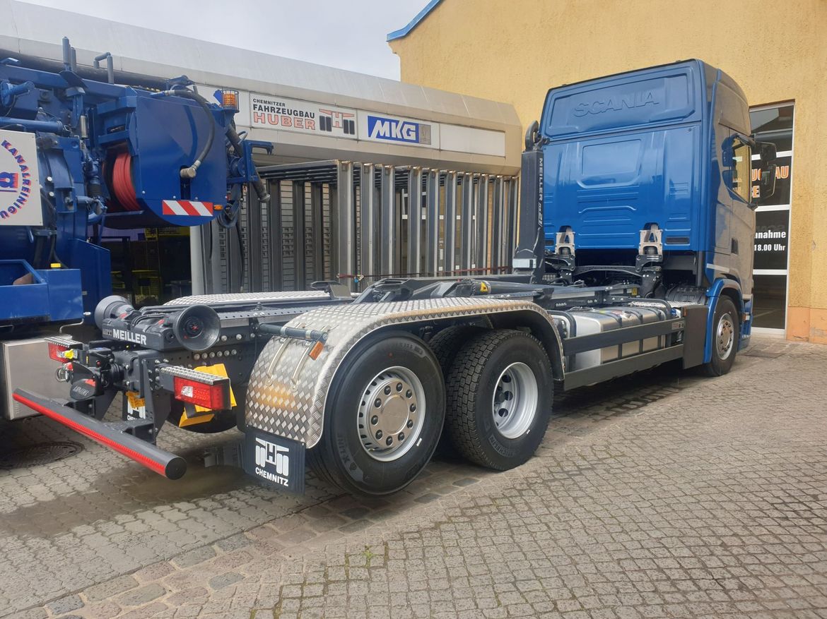 SCANIA Abrollkipper für Containertransporte