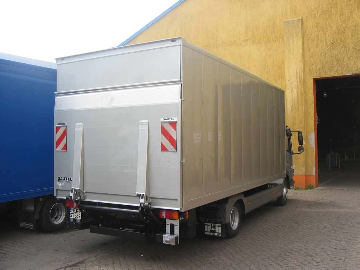 MB Koffer mit Ladebordwand für Stückguttransporte