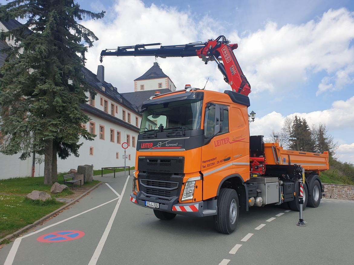 VOLVO Dreiseitenkipper für Schütt- und Stückguttransporte