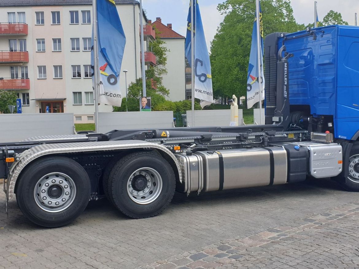 VOLVO Abrollkipper für Containertransporte