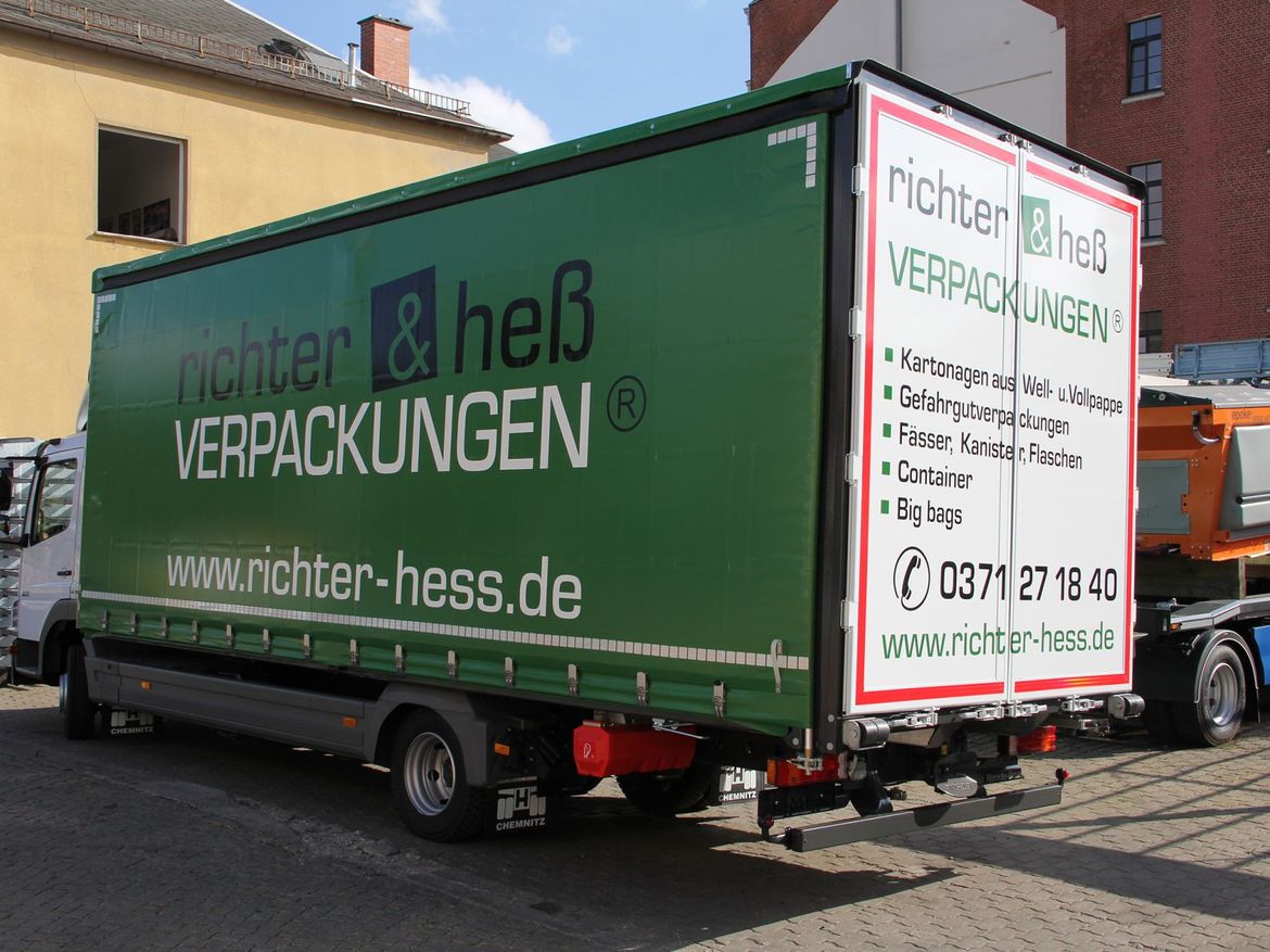 MB Pritsche mit Ladebordwand für Stückguttransporte