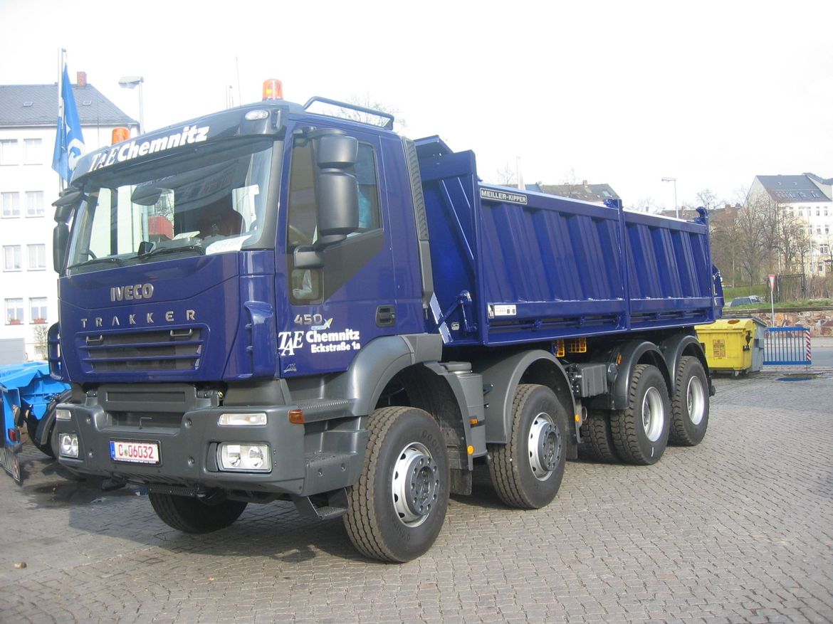 IVECO Dreiseitenkipper für Schüttguttransporte