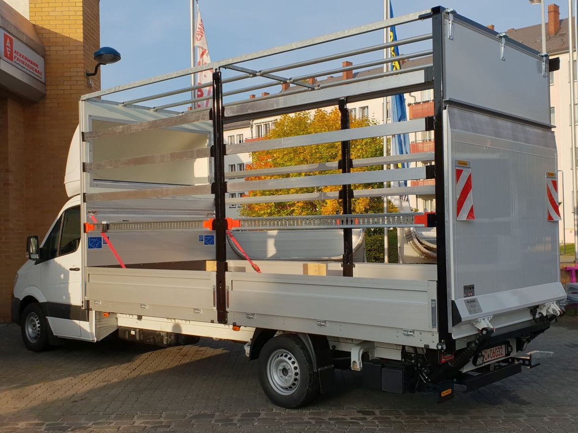 MB Pritsche mit Ladebordwand für Stückguttransporte