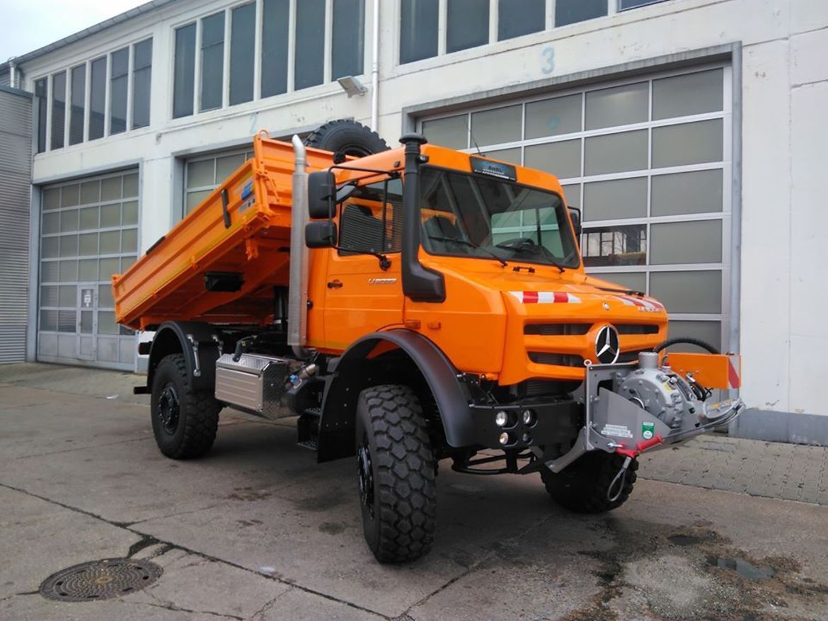 UNIMOG Dreiseitenkipper für Schüttguttransporte