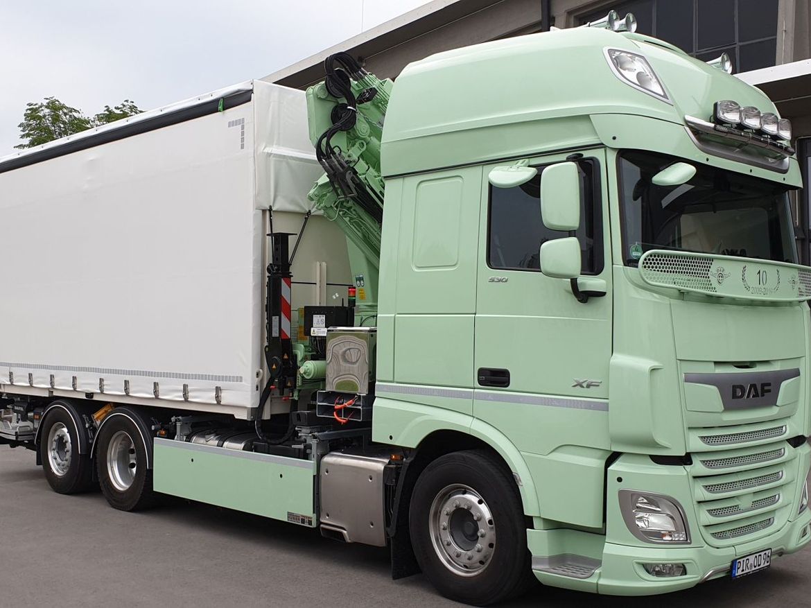 DAF Pritsche mit Ladekran für Stückguttransporte