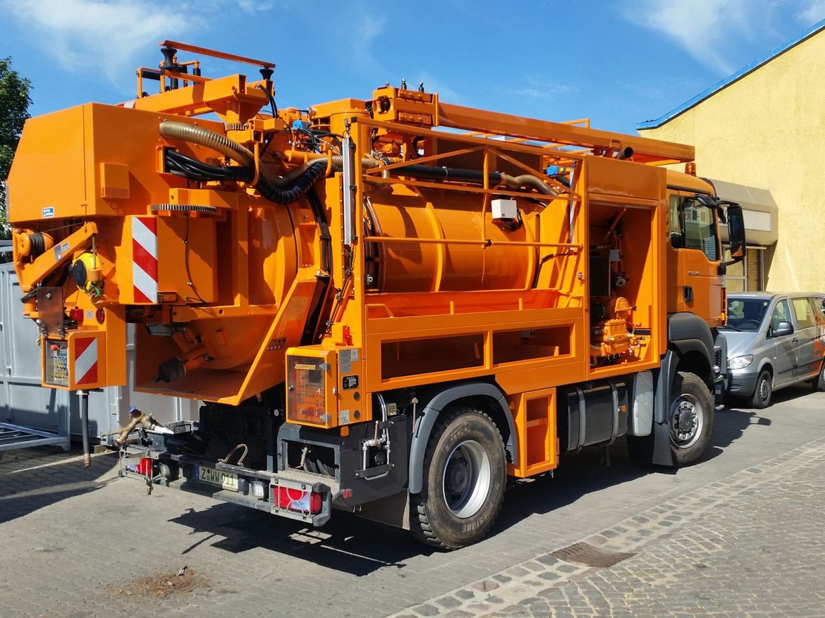 MAN Saugaufbau für Kommunaltechnik