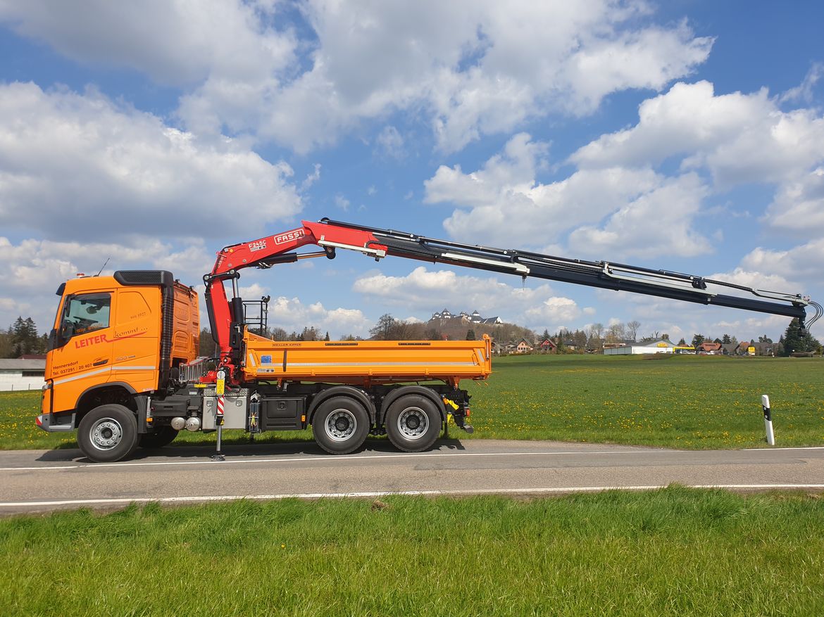 VOLVO Dreiseitenkipper für Schütt- und Stückguttransporte