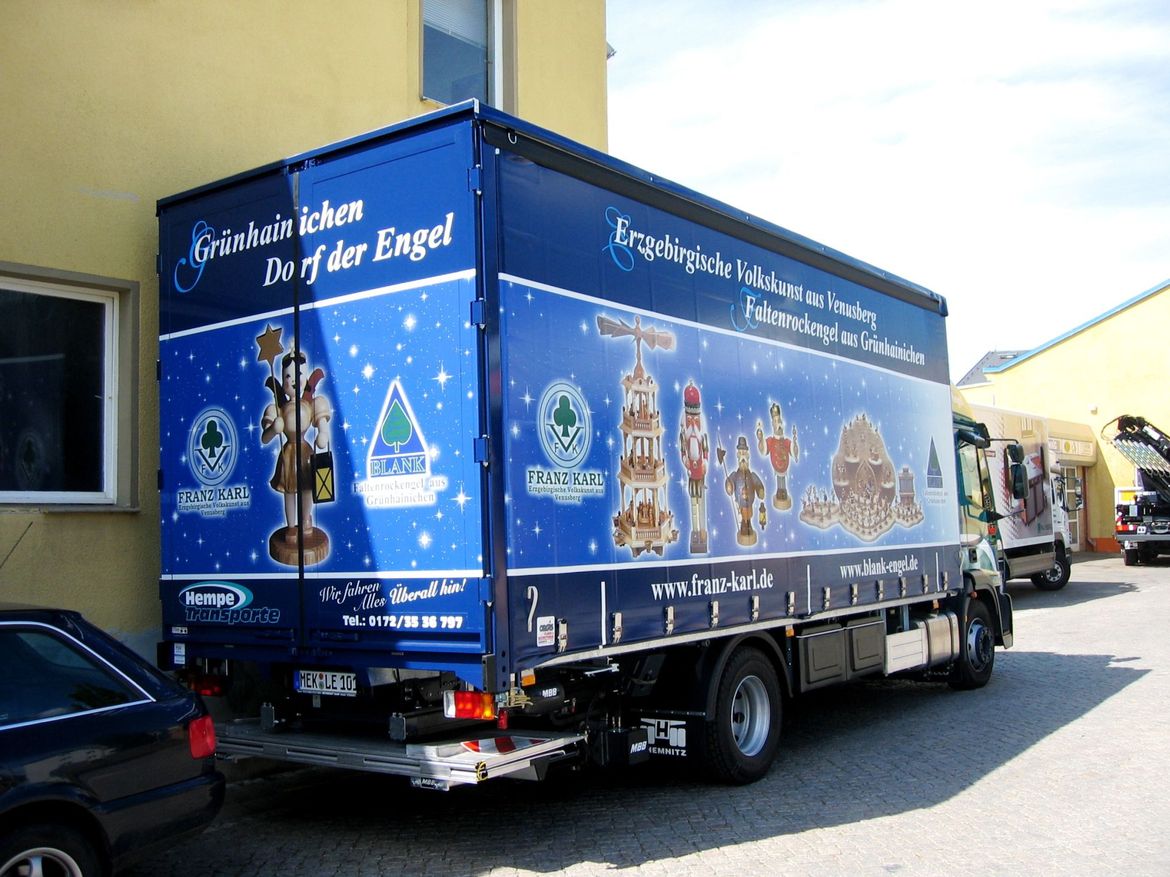 IVECO Pritsche mit Ladebordwand für Stückguttransporte